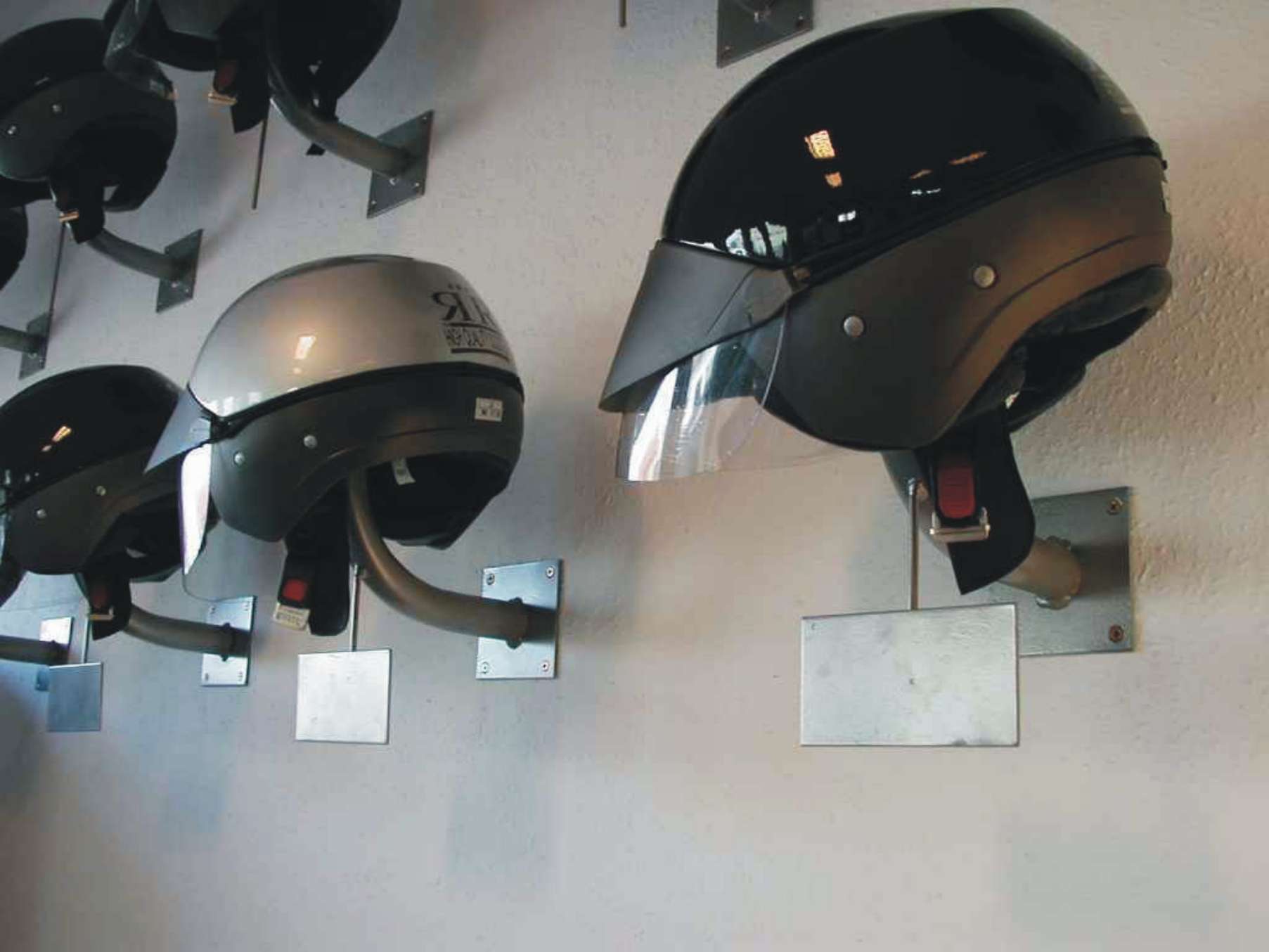 Buk� sisak bemutat� fali kar, DERBY  